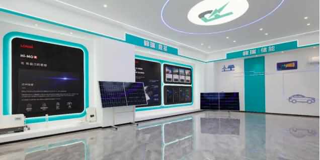 Photovoltaic module "wind vane"